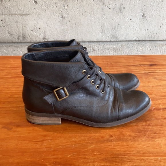 Steve Madden Stinger Fold Over Ankle Black Leather Boots - Picture 5 of 16